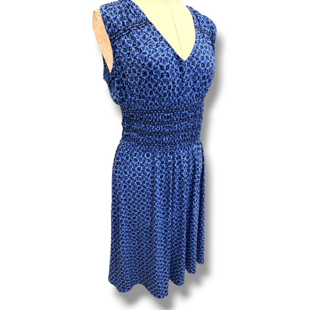Medium Daisy Fuentes Blue V-Neck Sleeveless Print Dress Smocked Waist‎